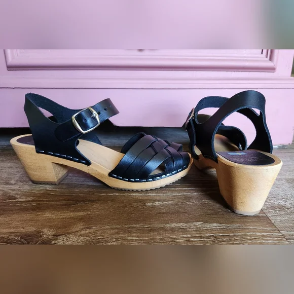 Leather and wood strappy sandals - Picture 3 of 4